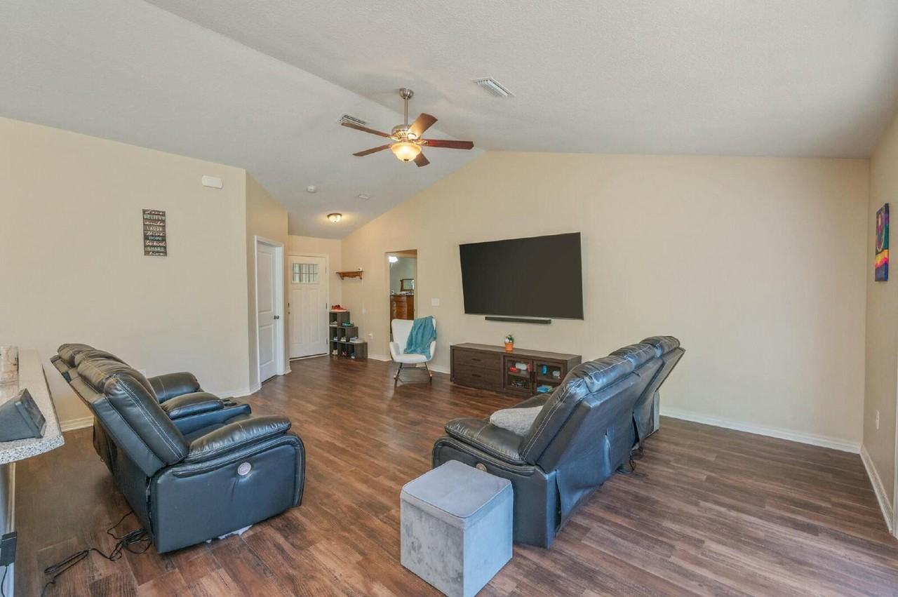 2908 Azalea Ave - Photo 6 of 32