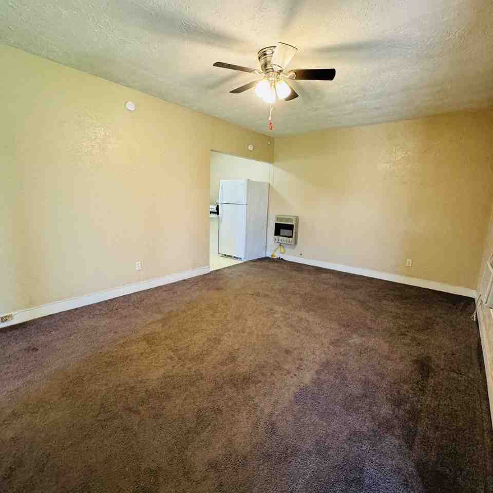 1806 Ordway St - Photo 3 of 11