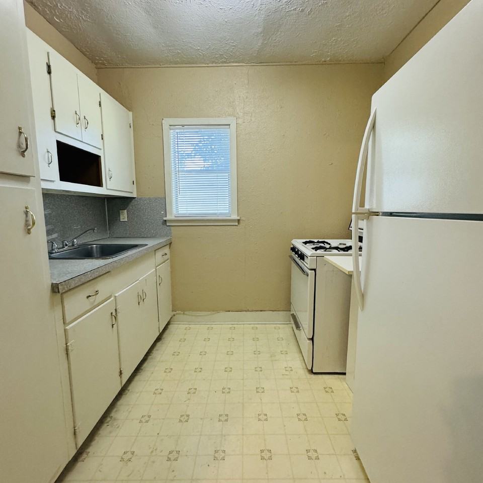 1806 Ordway St - Photo 5 of 11