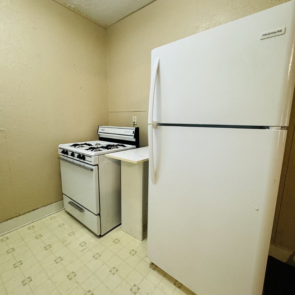 1806 Ordway St - Photo 6 of 11