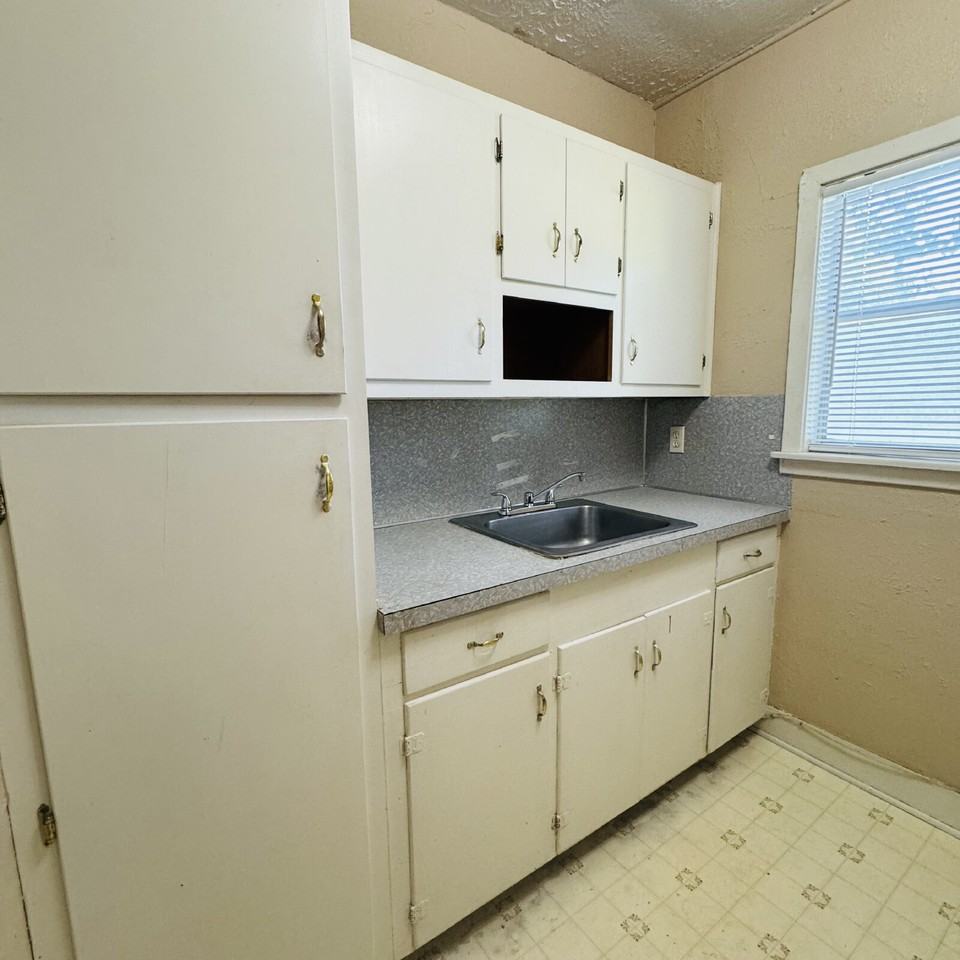 1806 Ordway St - Photo 7 of 11