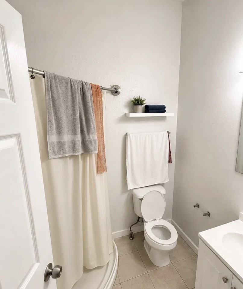 261 Emming St - Photo 2 of 7