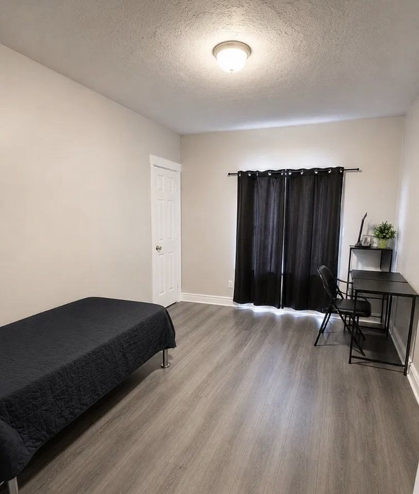 261 Emming St - Photo 4 of 7