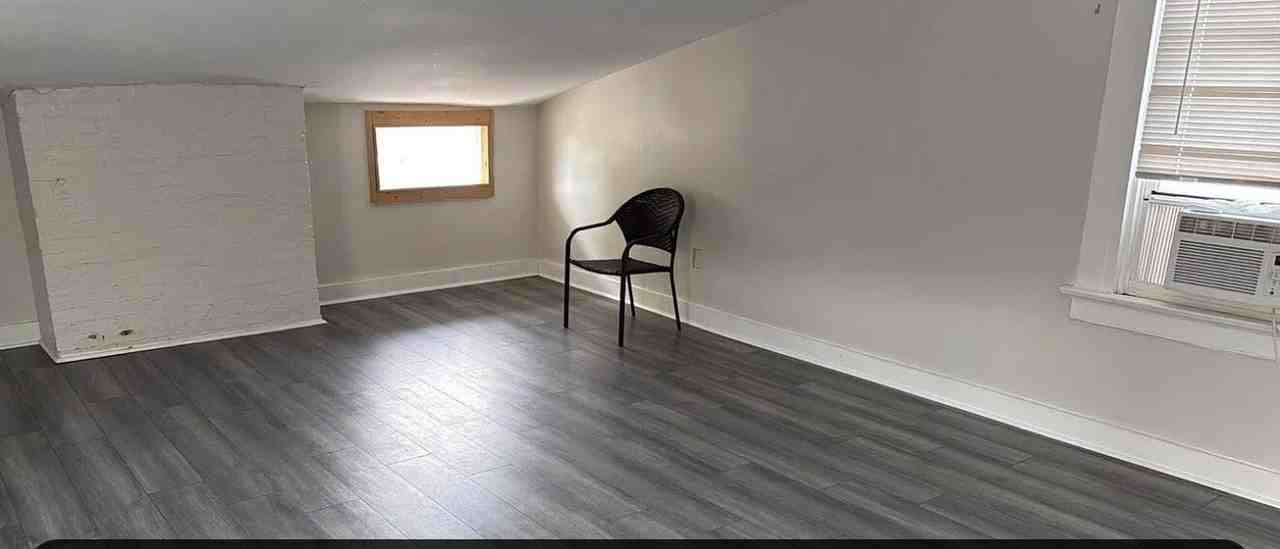 261 Emming St - Photo 6 of 7