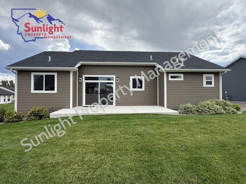 1019 Phil Cir - Photo 2 of 12