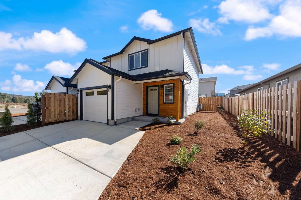 1014 Nw Highlands Loop - Photo 4 of 38