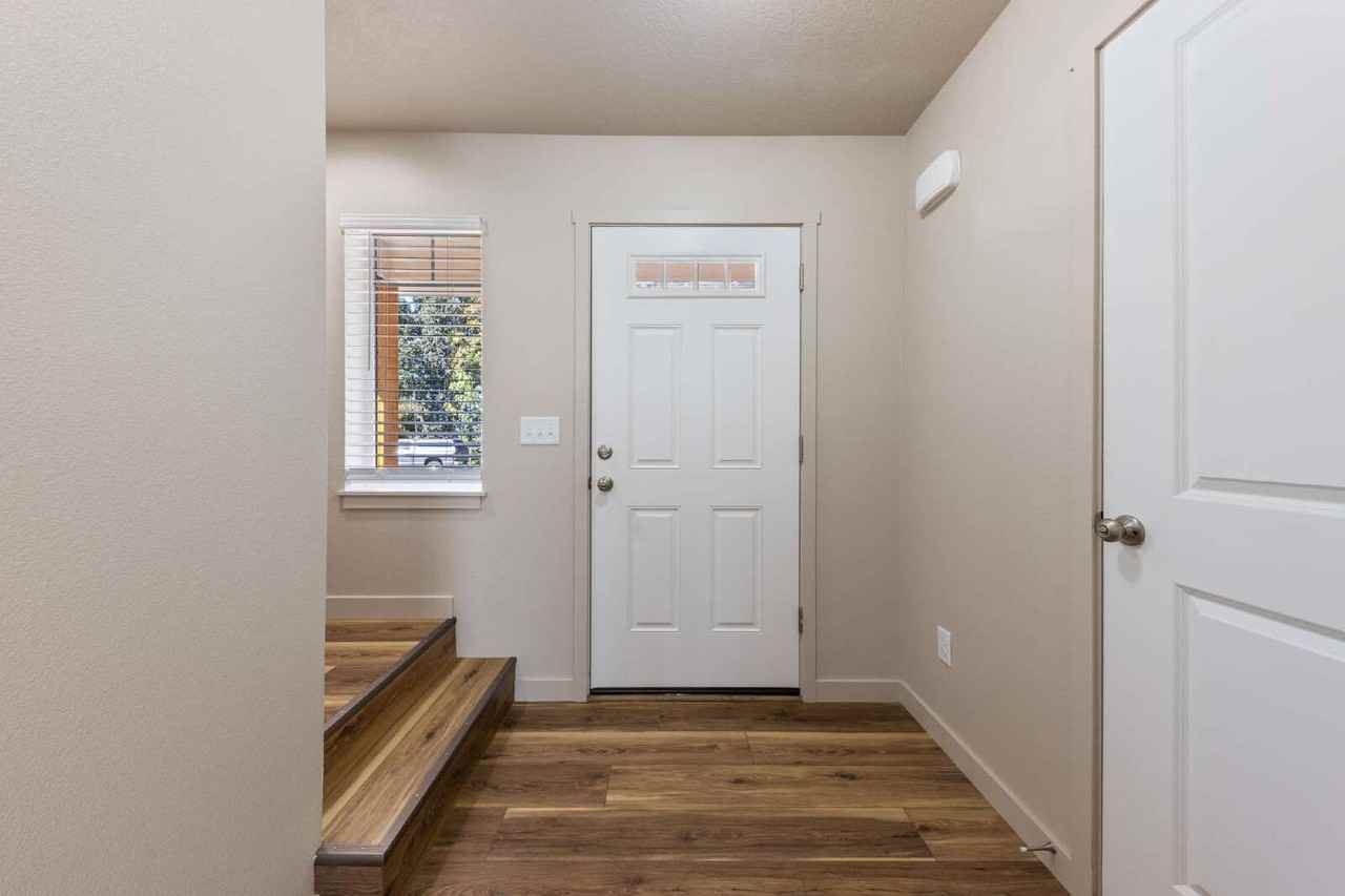 1014 Nw Highlands Loop - Photo 5 of 38