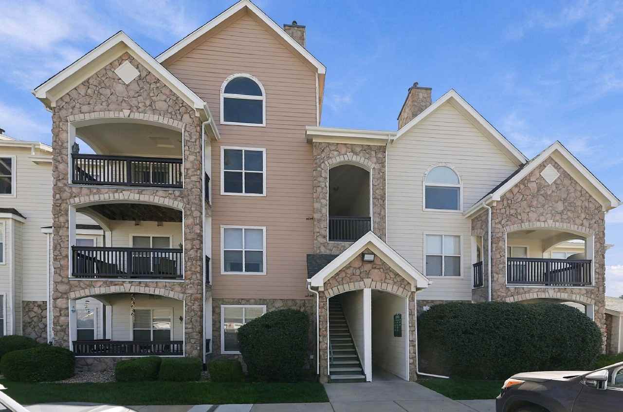 18930 E Warren Cir #D206 - Photo 4 of 37