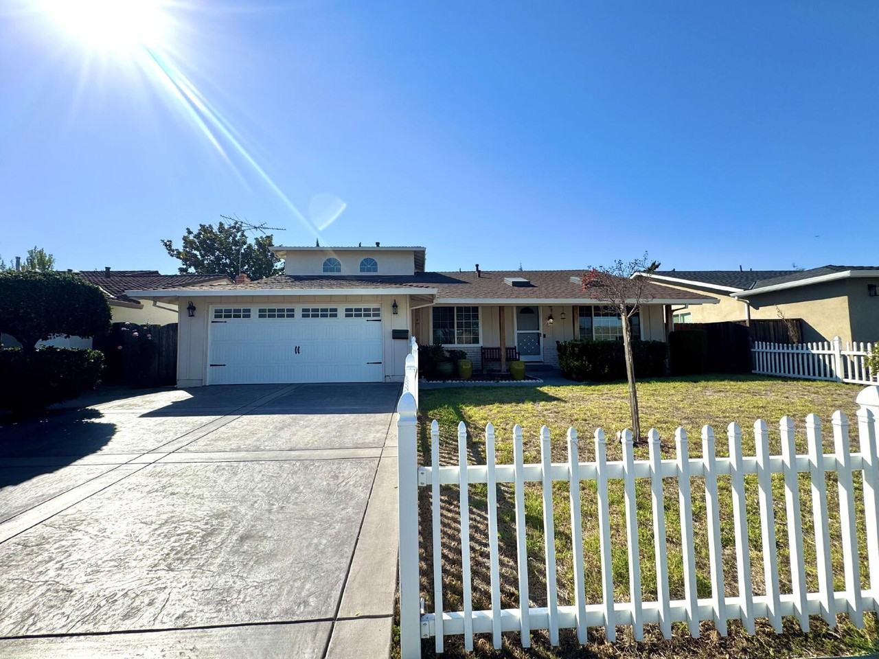 444 Greenwood Dr - Photo 2 of 50