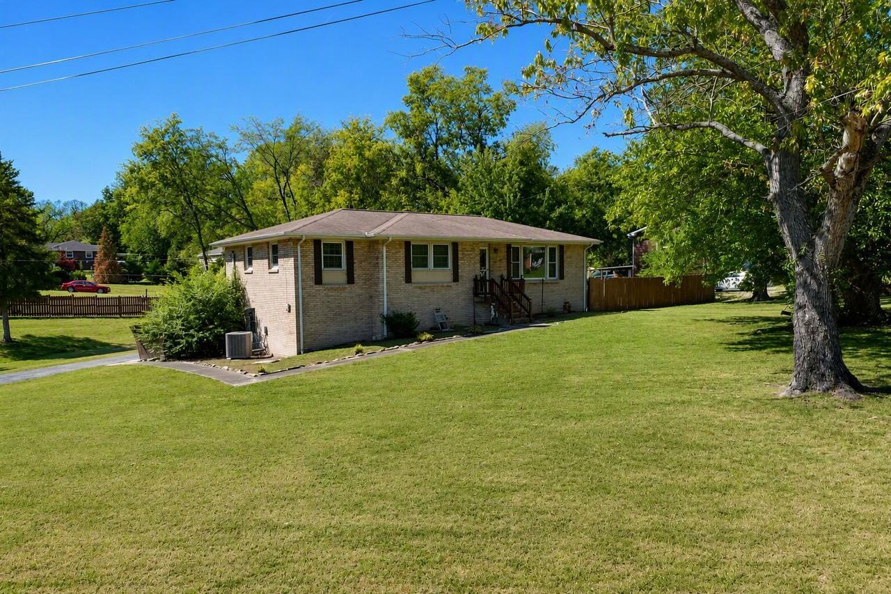 129 Savely Dr - Photo 2 of 34