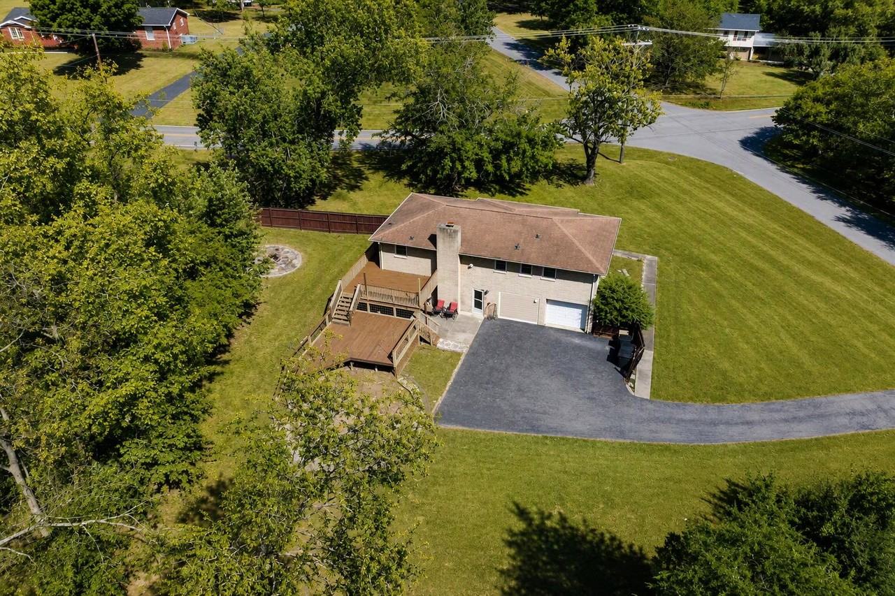 129 Savely Dr - Photo 3 of 34