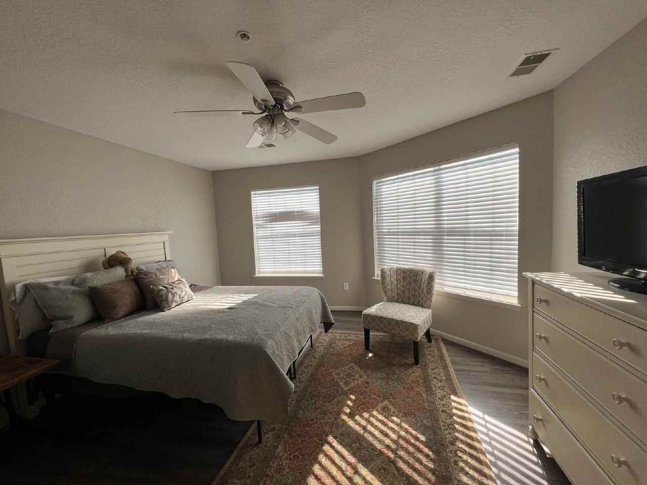160 W Rockford Dr #F7 - Photo 2 of 21