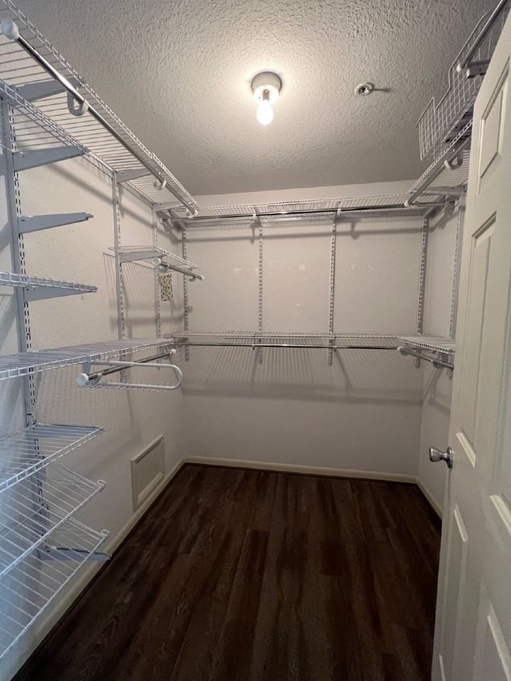 160 W Rockford Dr #F7 - Photo 3 of 21