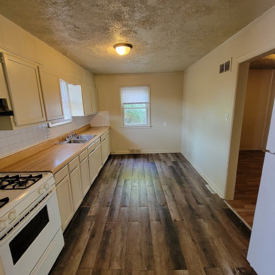 3820 N Butler Ave - Photo 3 of 6