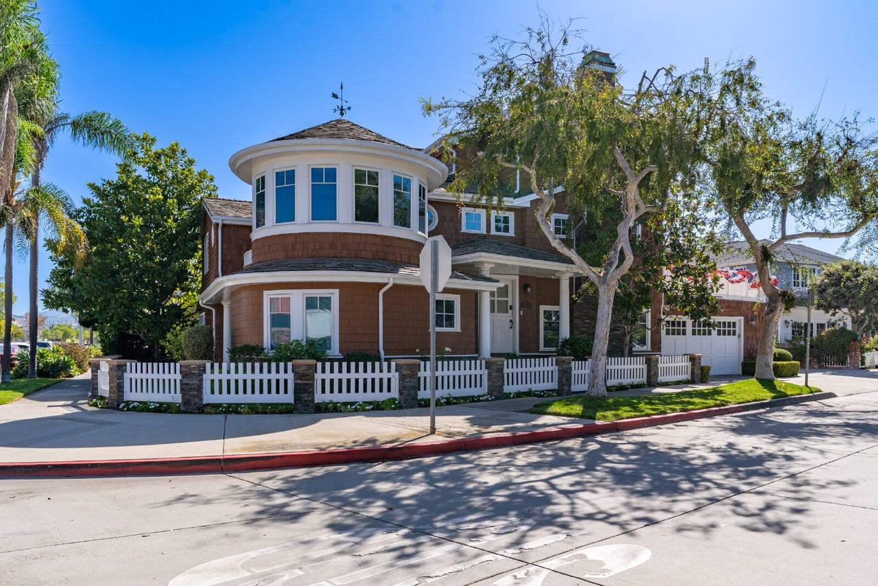 1701 E Balboa Blvd - Photo 2 of 28