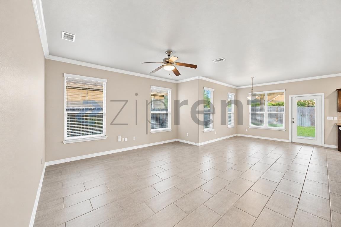 2109 Ibis St - Photo 7 of 29