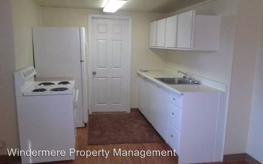 223 SE Valley Dr - Photo 2 of 8