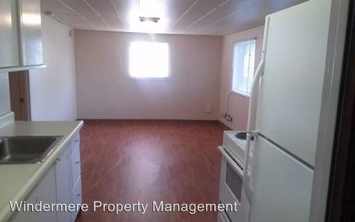 223 SE Valley Dr - Photo 3 of 8