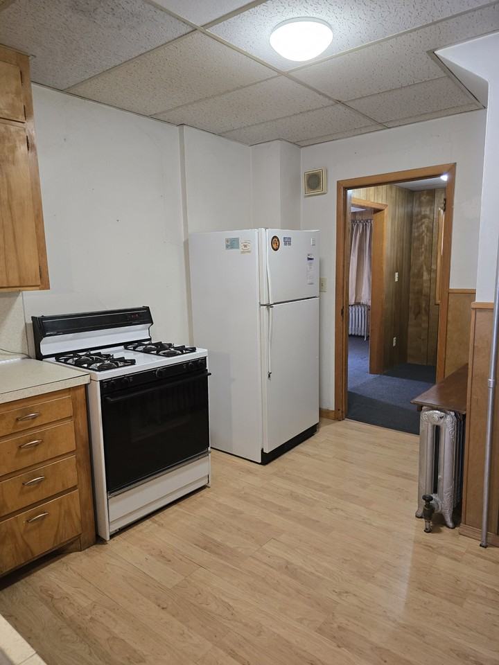 703 E 19th St #2 - Photo 3 of 4