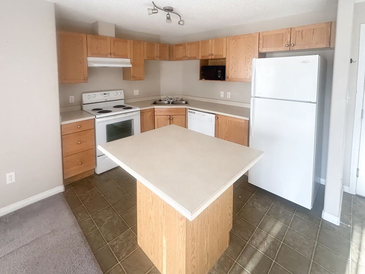 7331 Park Place South - Photo 3 of 15