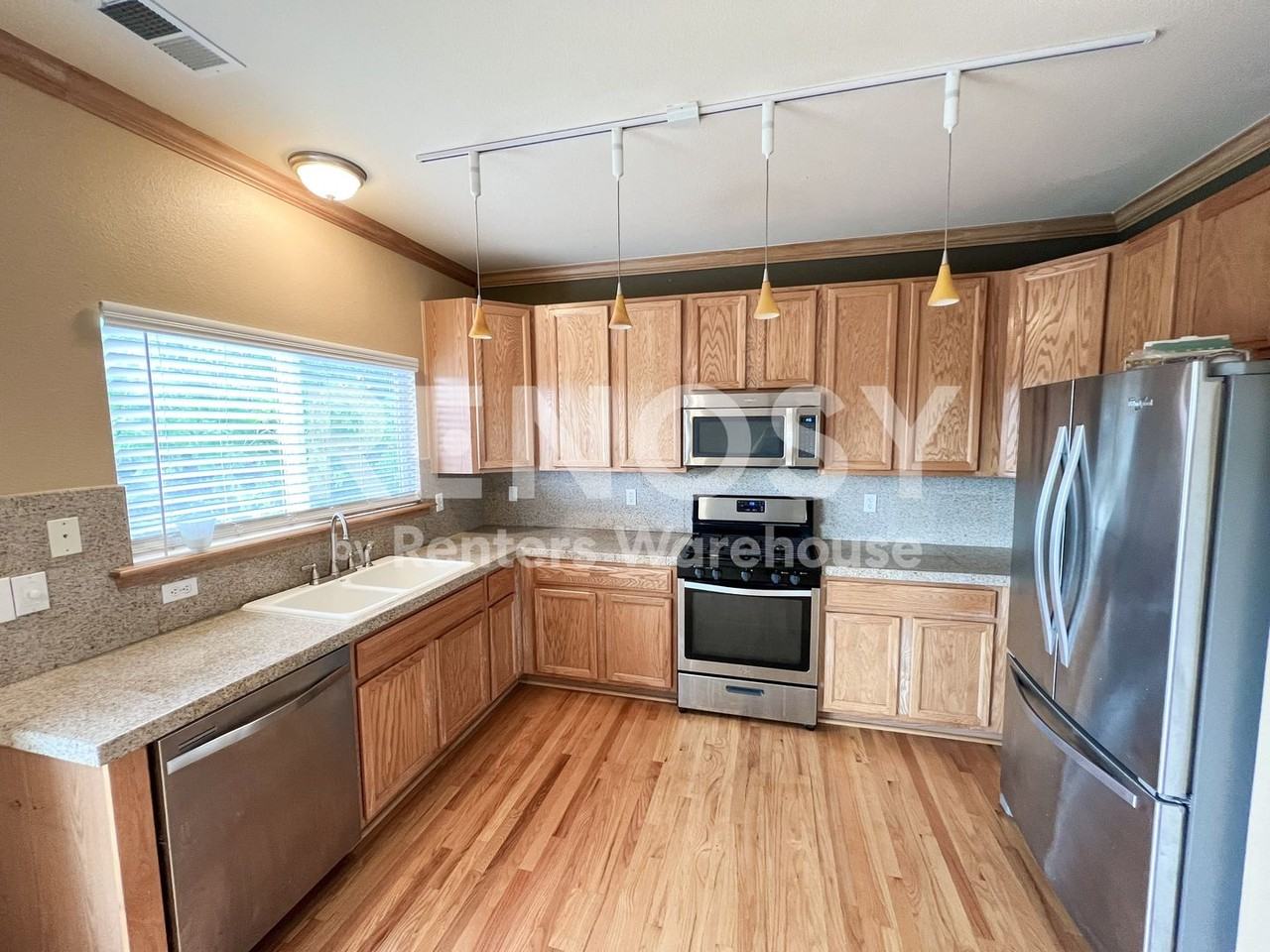 5118 S Sicily St - Photo 4 of 14