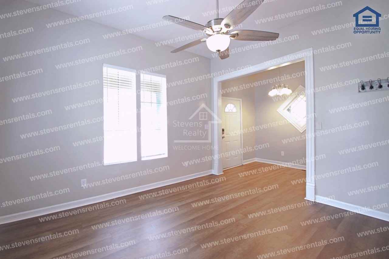 2402 E 14th St - Photo 5 of 18