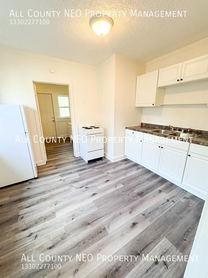 739 1/2 Sumner St #739 - Photo 4 of 13