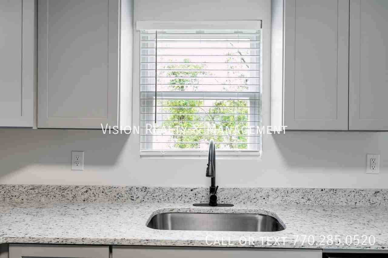409 Tallapoosa St W #4 - Photo 4 of 15