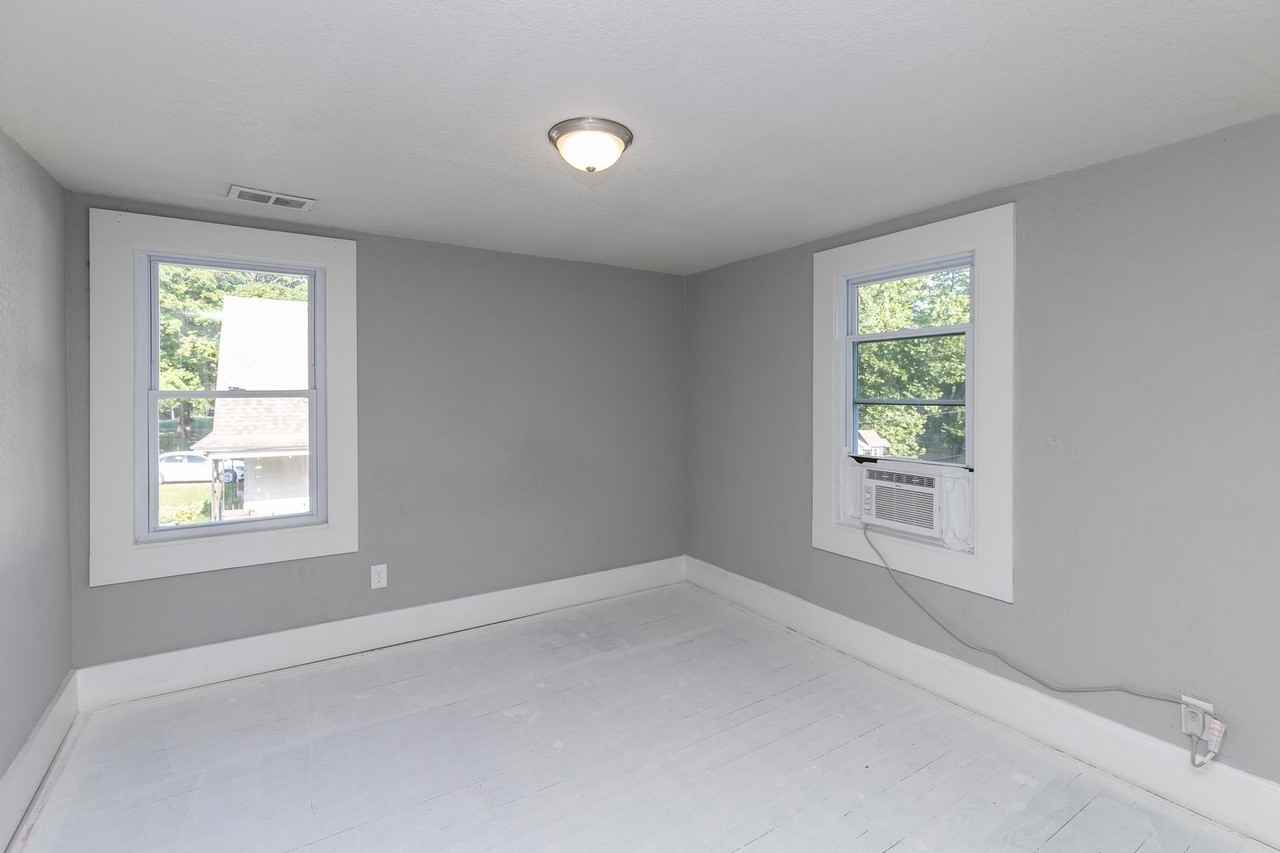 505 E Wall St - Photo 3 of 13