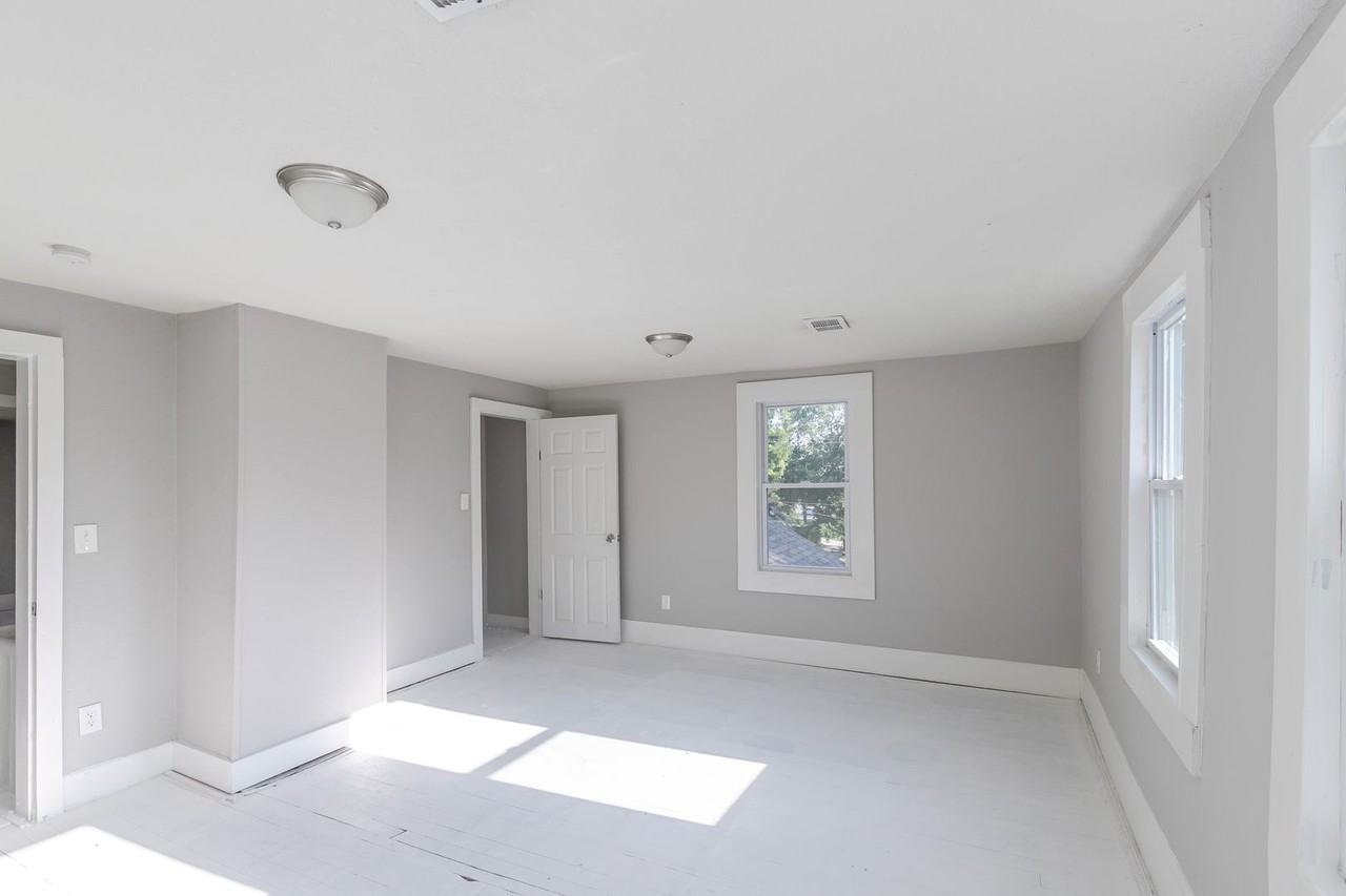 505 E Wall St - Photo 4 of 13