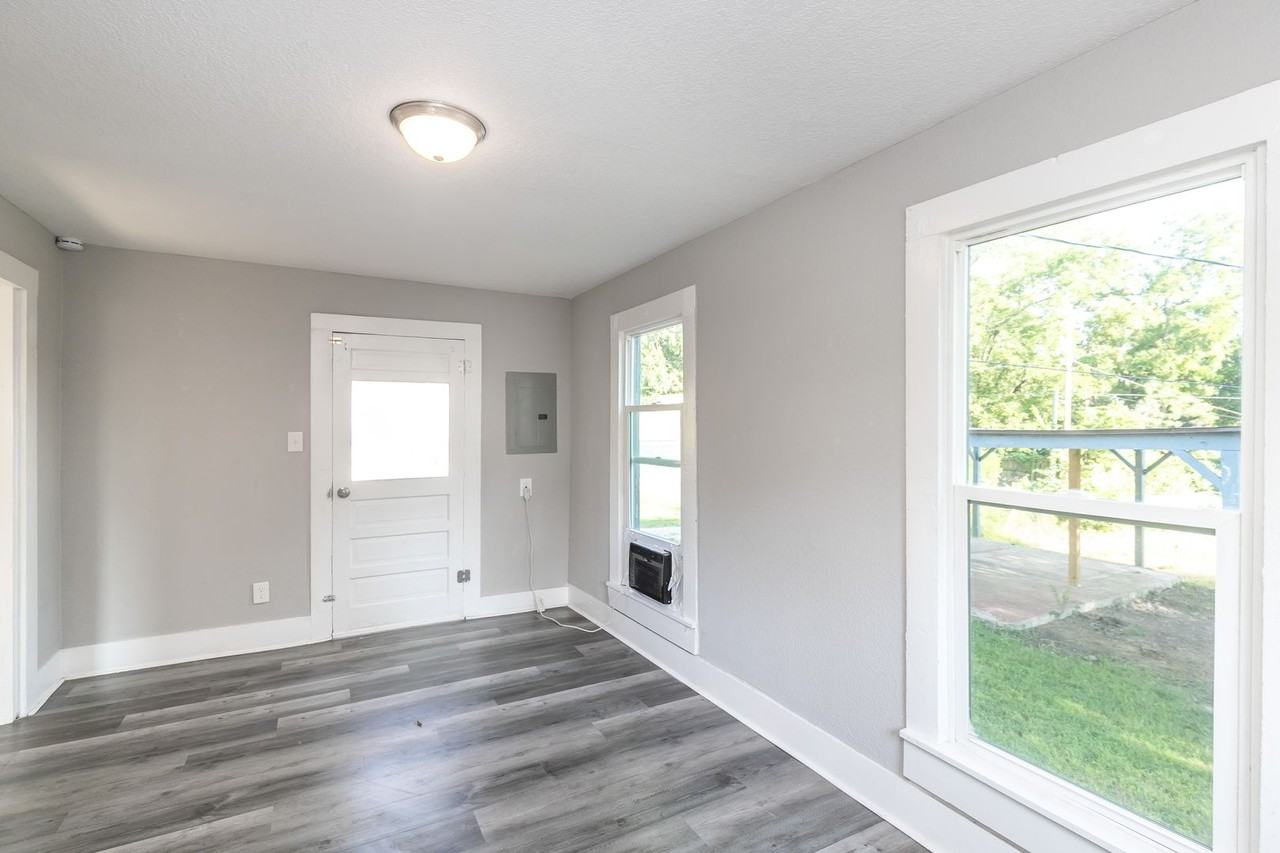 505 E Wall St - Photo 5 of 13