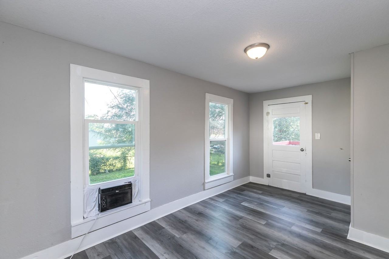 505 E Wall St - Photo 6 of 13