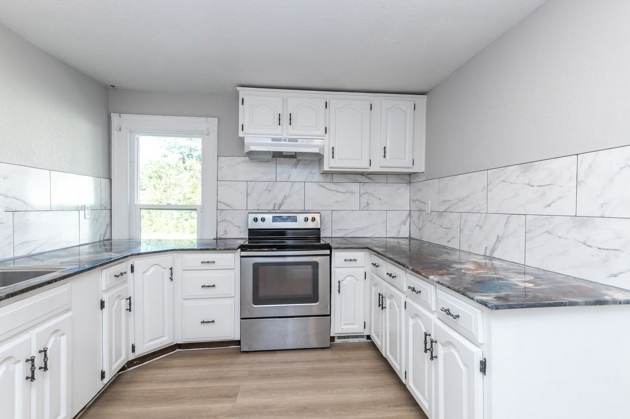 505 E Wall St - Photo 7 of 13