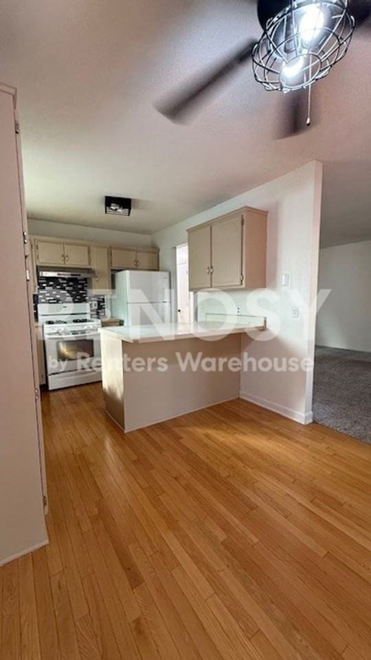 7608 Irving Ave N - Photo 7 of 20