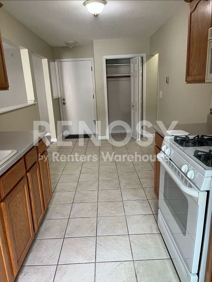 10750 Rockford Rd #102 - Photo 3 of 12