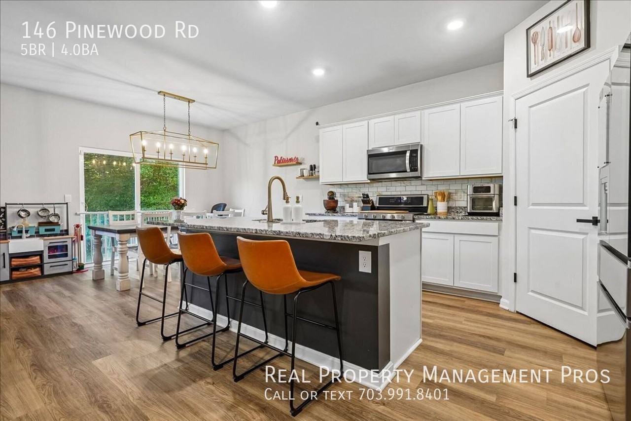 146 Pinewood Rd - Photo 3 of 50