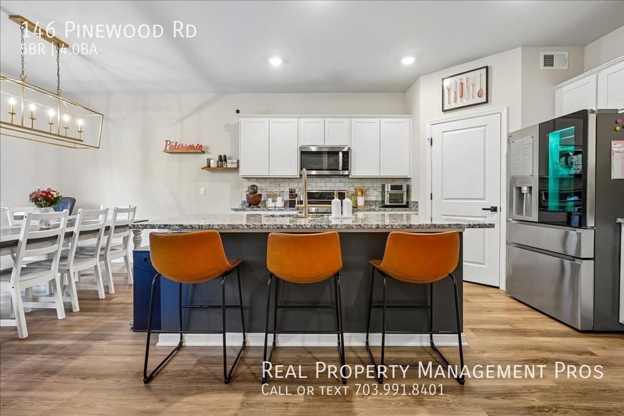146 Pinewood Rd - Photo 4 of 50