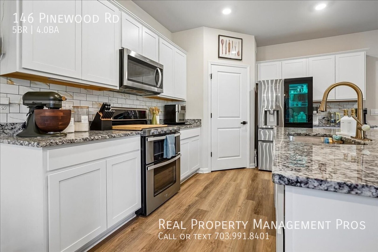 146 Pinewood Rd - Photo 5 of 50