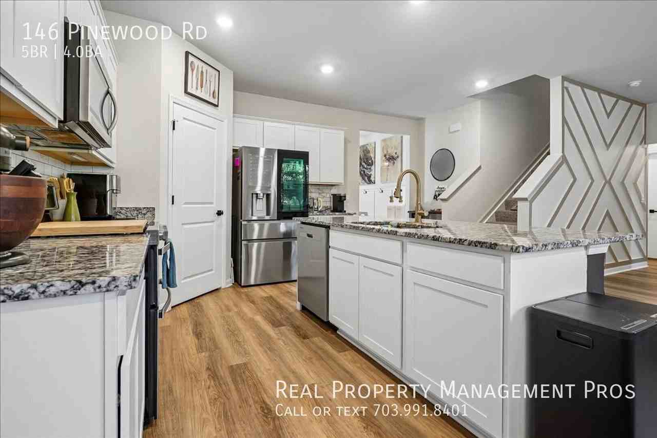 146 Pinewood Rd - Photo 6 of 50