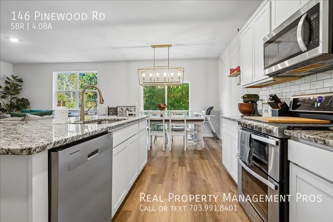 146 Pinewood Rd - Photo 7 of 50