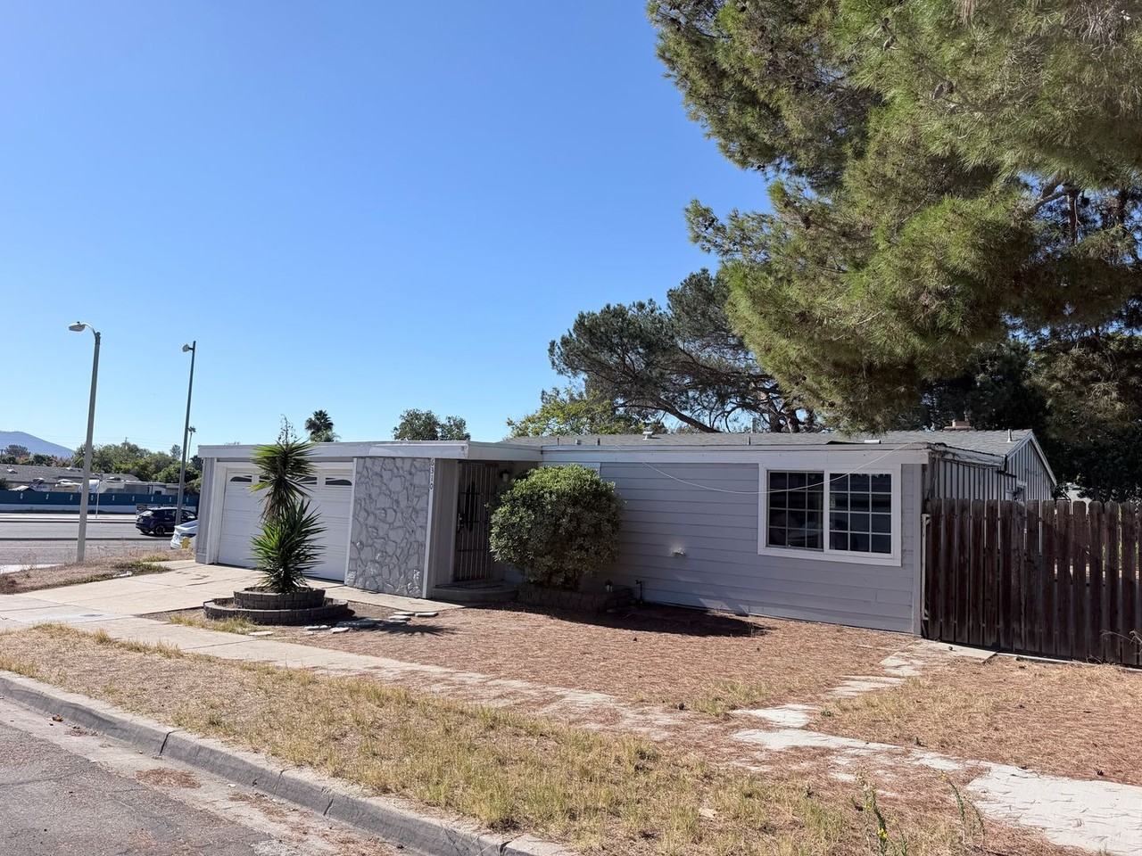6310 Lake Alamor Ave - Photo 2 of 34