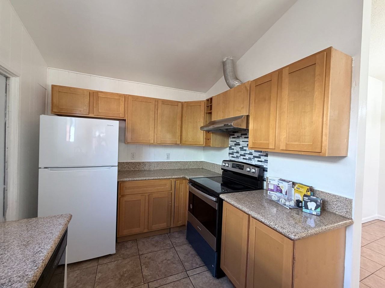 6310 Lake Alamor Ave - Photo 3 of 34