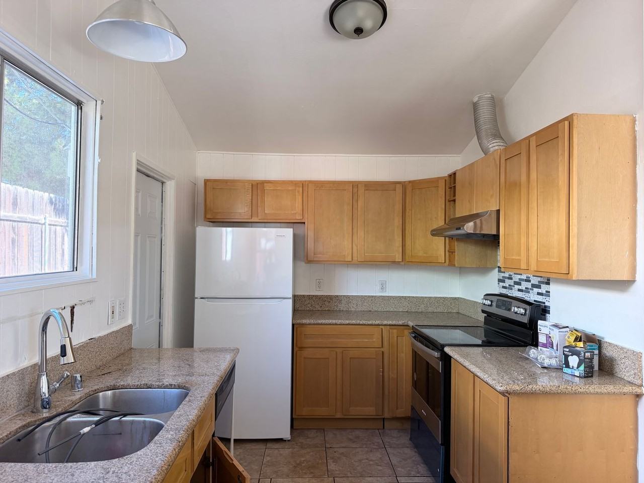 6310 Lake Alamor Ave - Photo 5 of 34