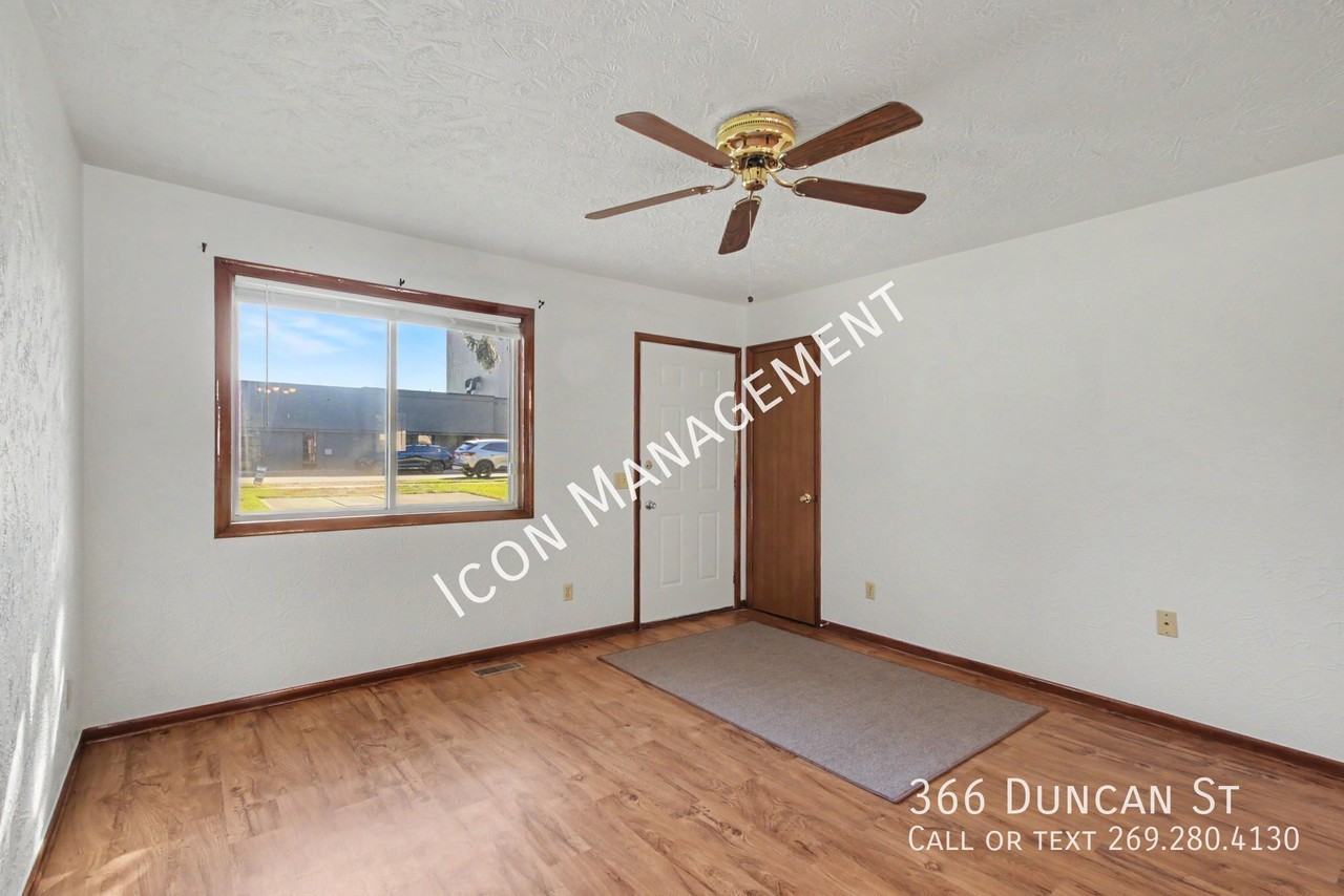366 Duncan St - Photo 4 of 16