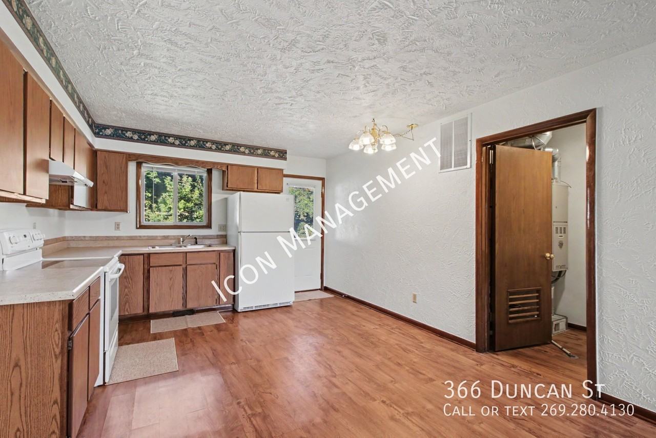 366 Duncan St - Photo 6 of 16