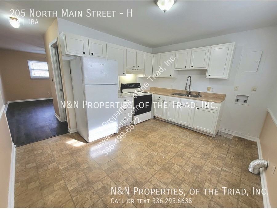 205 N Main St #H - Photo 7 of 17