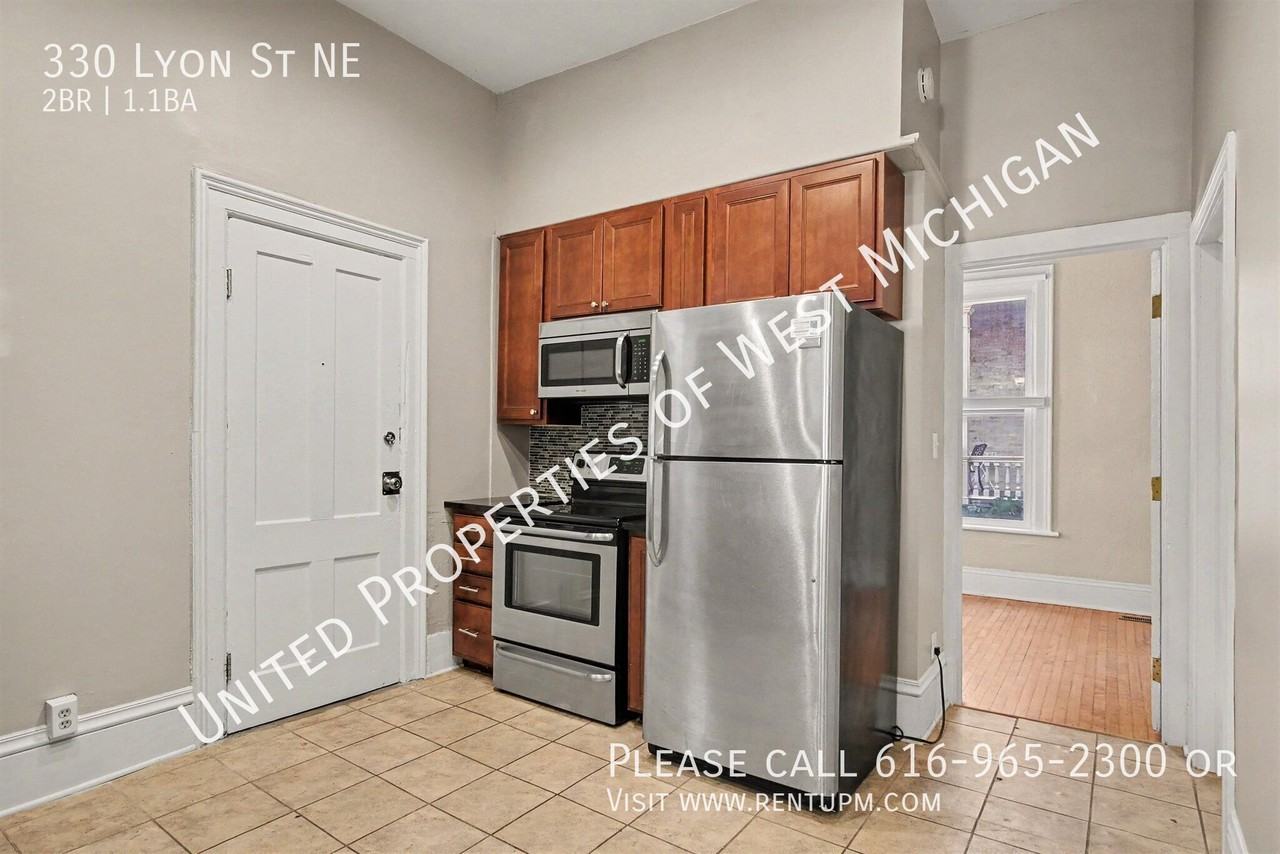 330 Lyon St Ne - Photo 5 of 18