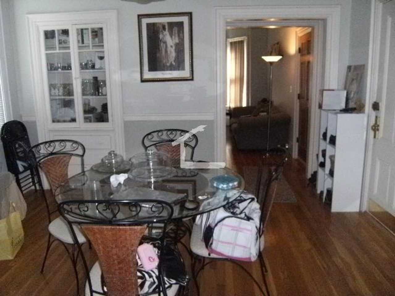 77 Easton St - Photo 3 of 5