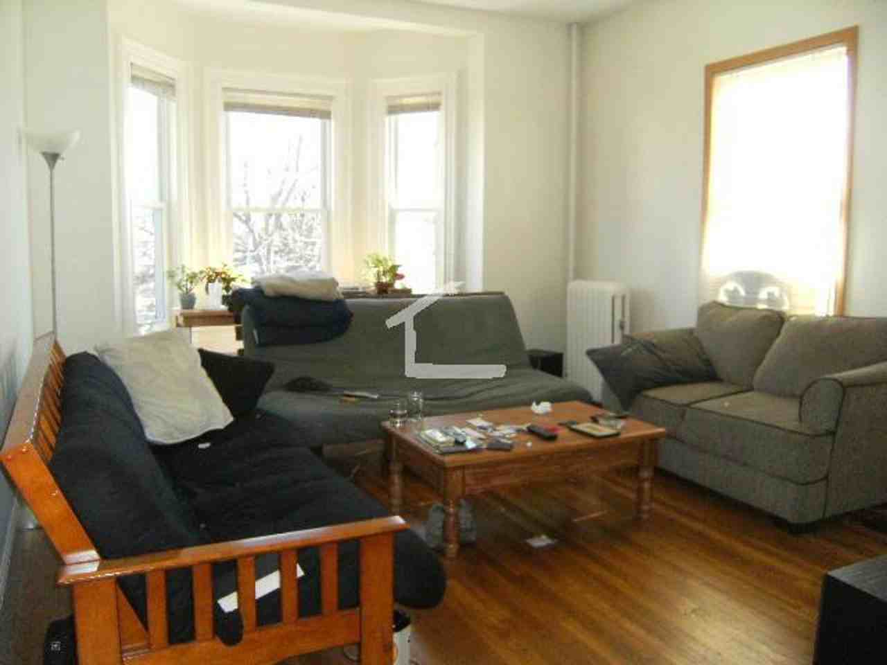 77 Easton St - Photo 4 of 5
