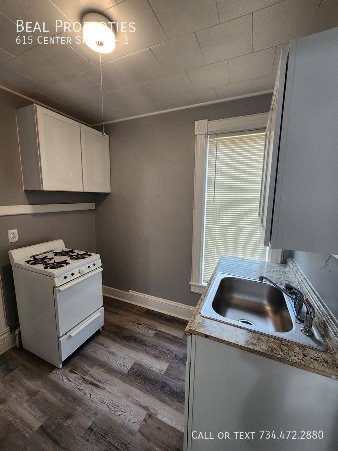 615 Center St #1 - Photo 7 of 8